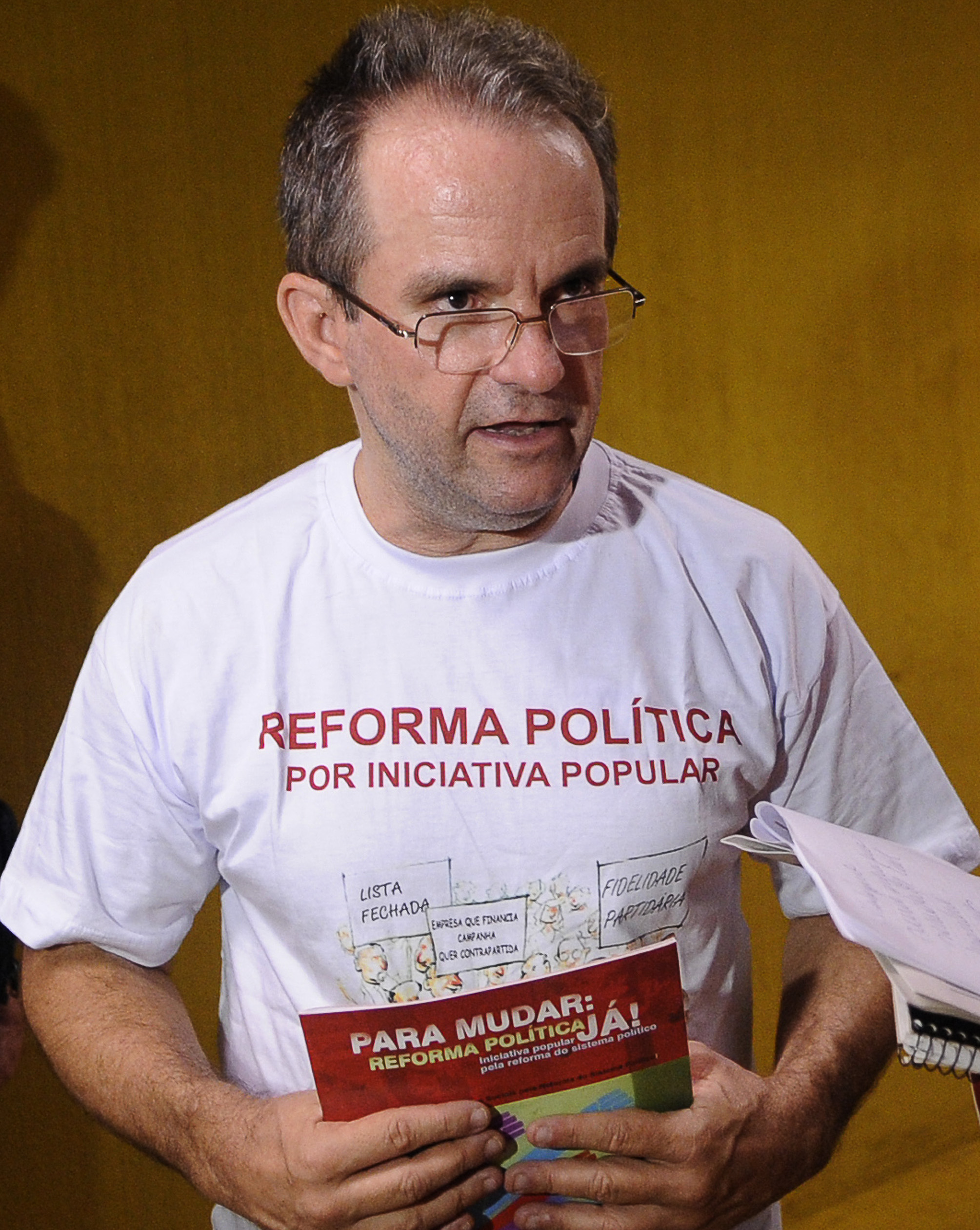 Movimentos Sociais lanam campanha pela reforma poltica. Entrevista do dirigente da INESC ( Instituto de Estudos Socioeconomicos), Jos Antonio Moroni.