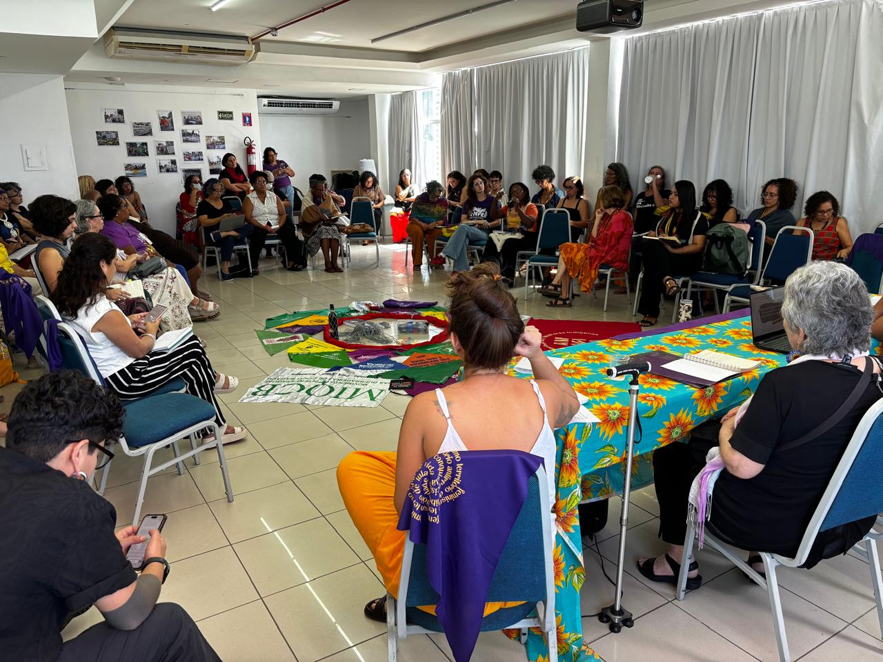 Revisitar a história para construir futuros: os desafios da luta feminista contra a violência