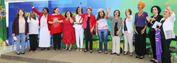 Dilma: Não discutiremos pacto sem o respeito às urnas e a democracia