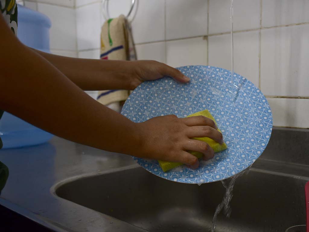 Trabalhadoras domésticas: a linha de frente invisível
